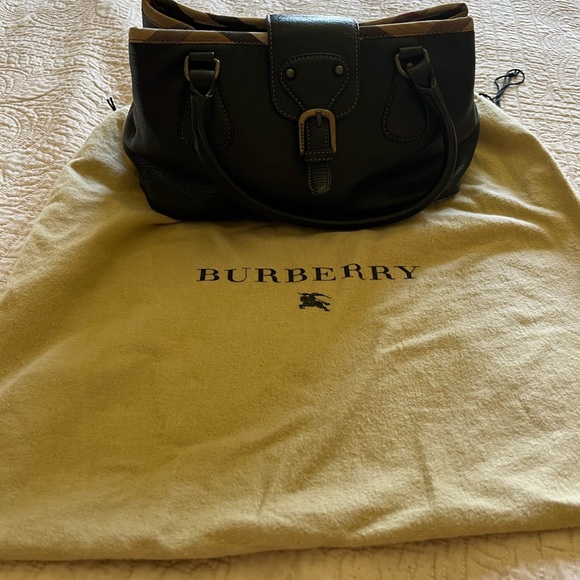 Burberry Black purse great condition like new color black - Picture 8 of 13
